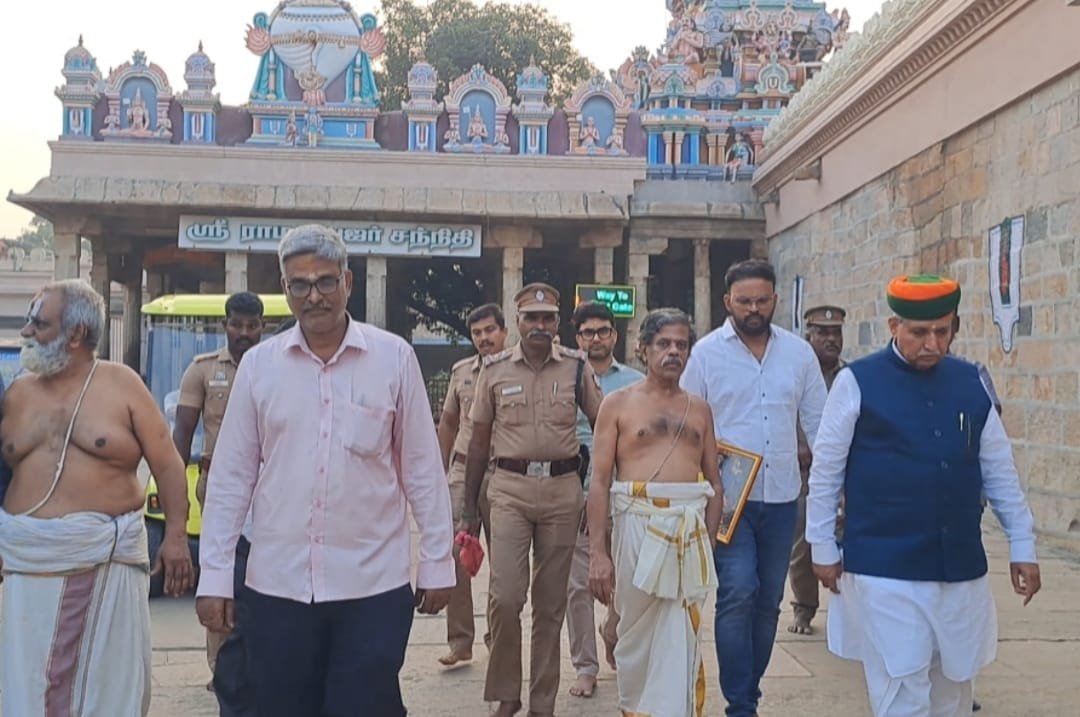 இன்று ஸ்ரீரங்கம் கோயிலில் மத்திய சட்ட துறை இணை அமைச்சர் சாமி தரிசனம்