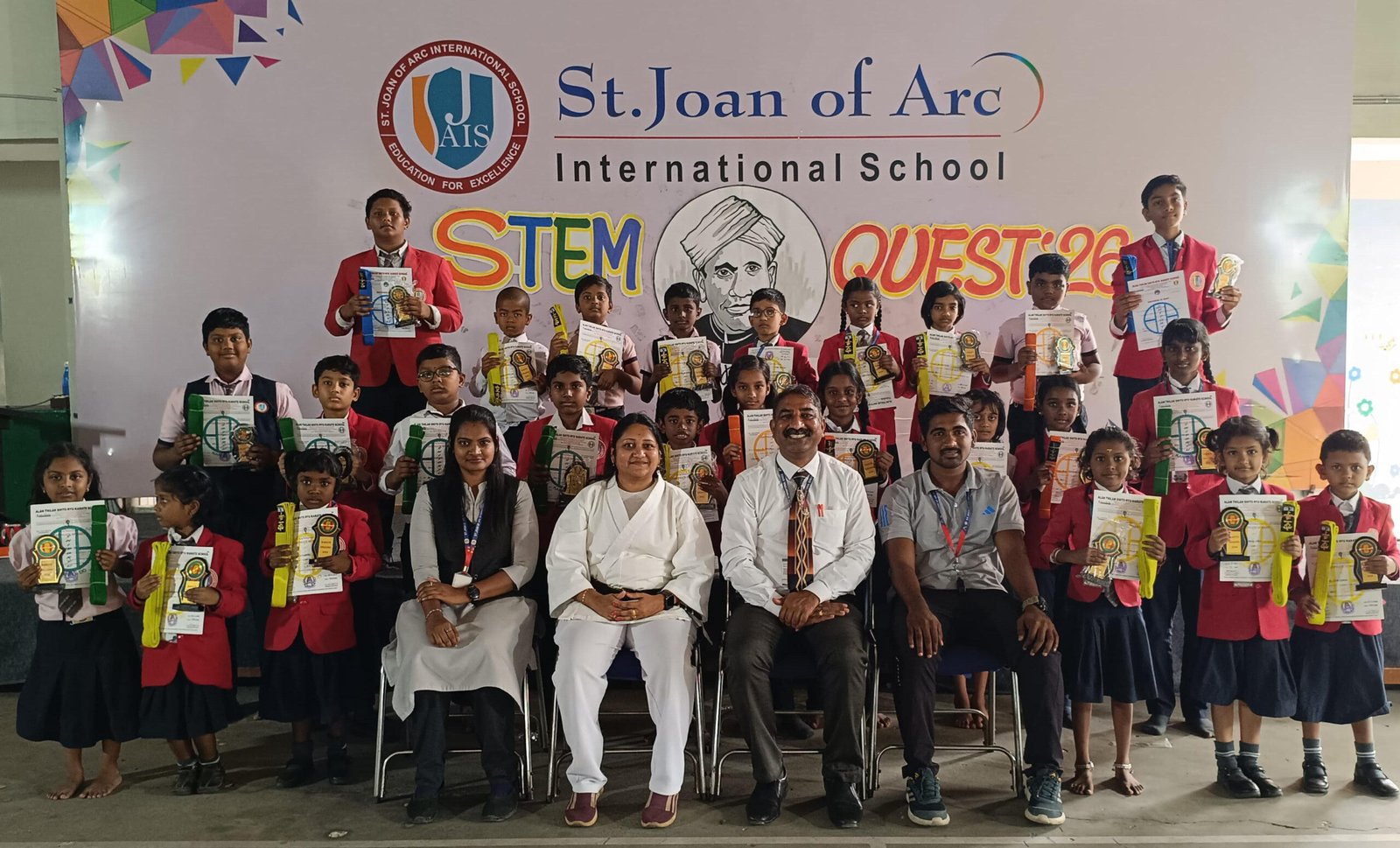 திருச்சியில்  கராத்தே மாணவ  மாணவிகளுக்கு பெல்ட் மற்றும் சான்றிதழ் வழங்கும்  விழா.