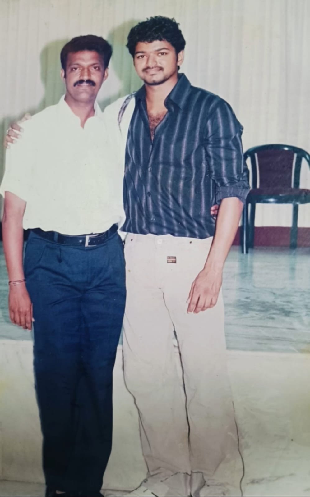 திருச்சி கிழக்கு தொகுதியில் தவெக தலைவர் விஜய் போட்டியிட முதன் முதலில் விருப்ப மனு அளித்த விஜய் முதல் ரசிகர் மன்ற தலைவர் ஆர் கே ராஜா மகிழ்ச்சி அறிவிப்பு.