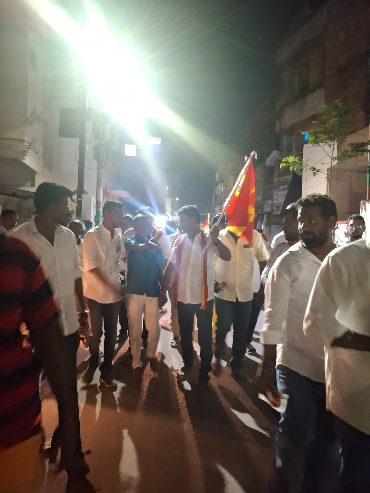 நடிகர் விஜய்க்காக 14 வது வார்டில் திருச்சி மாவட்ட பொறுப்பாளர் கரிகாலன் தலைமையில் தீவிர வாக்கு சேகரிப்பு