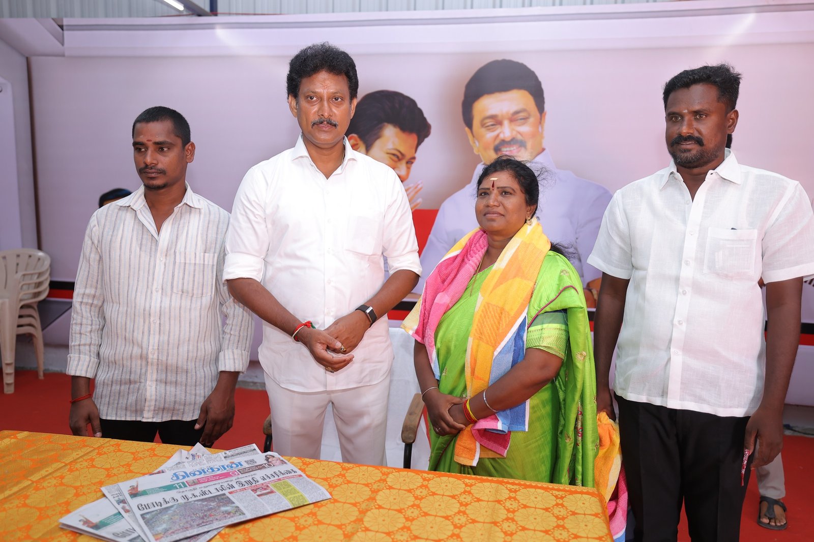 திருச்சி திருவெறும்பூர் திடீர் திருப்பம். திமுக வேட்பாளர்  மகேஸ் பொய்யாமொழிக்கு சுயேச்சை வேட்பாளர் சுப்புலட்சுமி ஆதரவு.