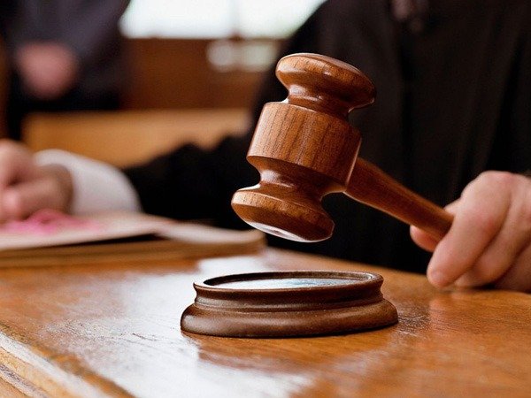 மாநகராட்சியில் முறைகேடாக பணி நியமனம் செய்யப்பட்ட 54 இளநிலை உதவியாளர்களை டிஸ்மிஸ் செய்ய  உயர்நீதிமன்றம் அதிரடி உத்தரவு