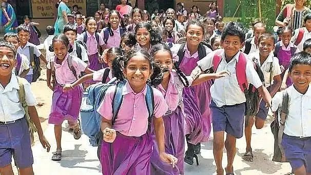 அனைத்து சனிக்கிழமைகளிலும் பள்ளிகளுக்கு முழு விடுமுறை. தமிழக அரசு அதிரடி உத்தரவு