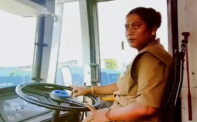 திருச்சி :அரசுப் போக்குவரத்துக் கழகத்தில்  முதல் திருநங்கை ஓட்டுனரான ஸ்ரீதேவி,பணியை நிரந்தரமாக்கி தர வேண்டுகோள்.