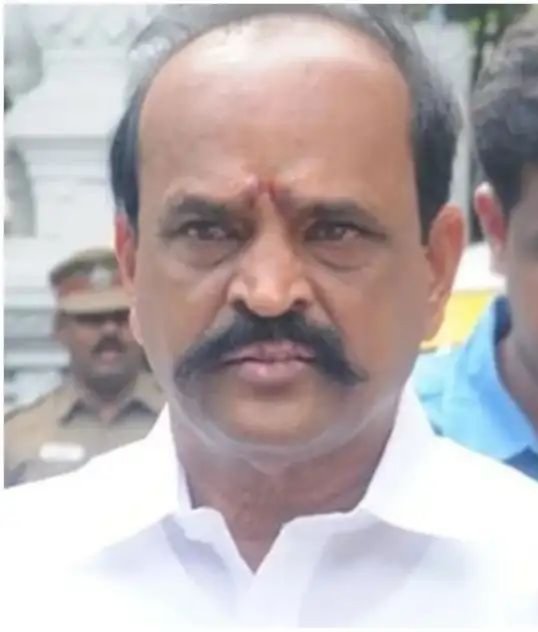 முதல்வர் விஜய்யை சந்திப்பதெல்லாம் குதிரை கொம்பாக இருக்கிறது. சீனியர் என்ற மரியாதை கூட தவெகவில் இருப்பதில்லை. அப்படி இணைந்தால் வீட்டிலேயே அமைதியாக இருக்க தான் வேண்டும்.எச்சரிக்கை விடுத்த முன்னாள் அமைச்சர் கடம்பூர் ராஜு